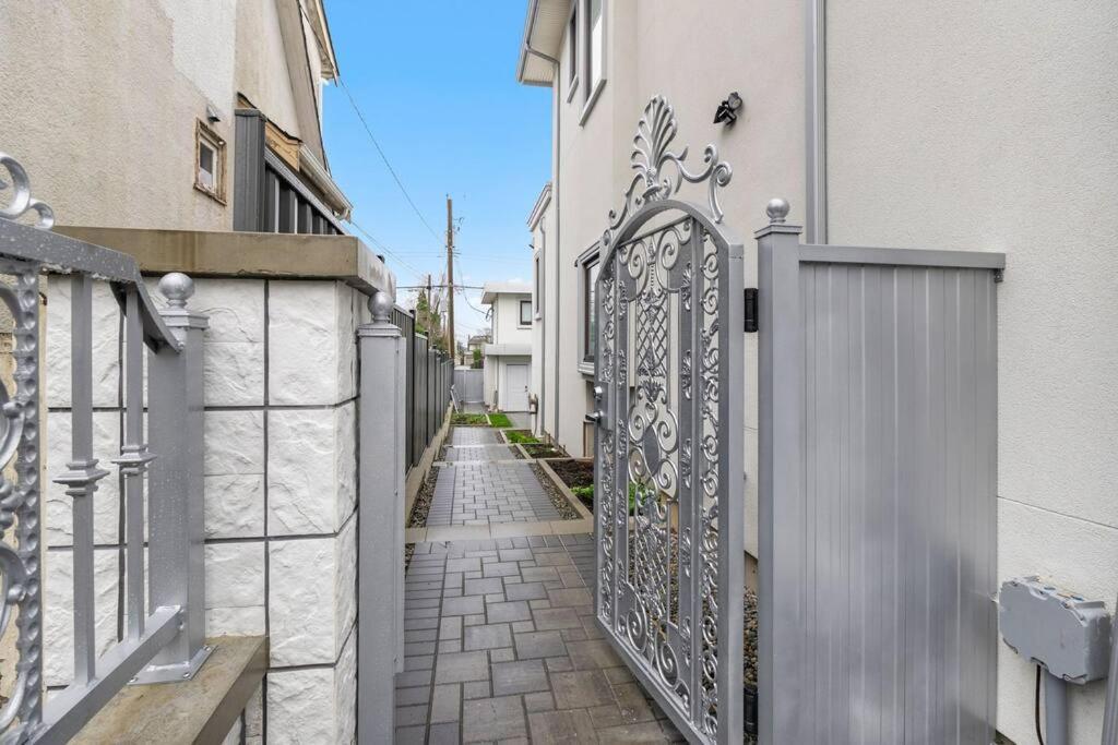Brand New 2 Bedroom Point Grey Getaway Vancouver Exterior photo